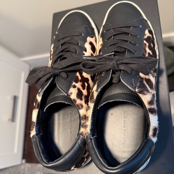Banana Republic Essential Leather Sneakers – Leopard Calf Hair – Size 8.5 - Picture 4 of 8